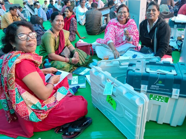 विधानसभा आम निर्वाचन 2023 : लोकतंत्र के महापर्व के लिए मतदान दलों को किया गया मतदान सामग्री वितरण, मतदान 7 नवम्बर को, मतदान का समय सुबह 08 से 05 बजे तक