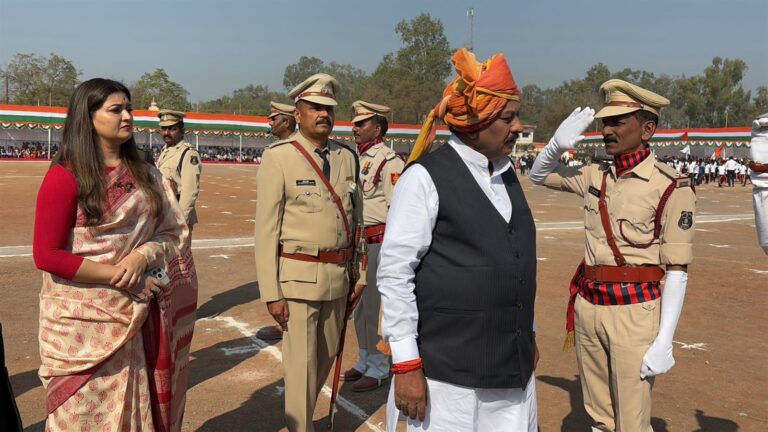 दुर्ग सांसद विजय बघेल ने कवर्धा में गणतंत्र दिवस के मुख्य समारोह में ध्वज फहराया।