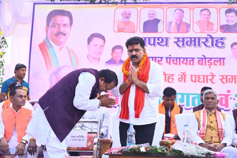 उपमुख्यमंत्री  विजय शर्मा नगर पंचायत सहसपुर लोहारा और बोड़ला नगरीय निकायों के शपथ ग्रहण कार्यक्रम में शामिल हुए।