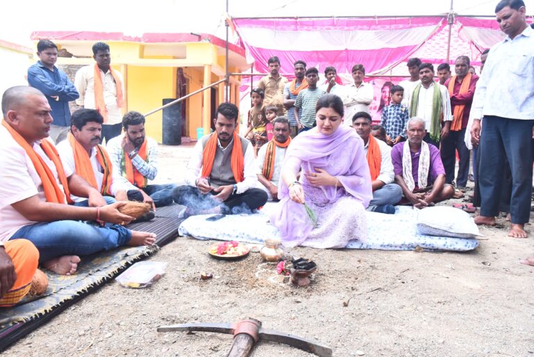 पंडरिया विधायक भावना बोहरा ने ग्राम रोहरा एवं डोंगरियाकला में 52 लाख रु. से अधिक के अधोसंरचना निर्माण एवं विकास कार्यों का किया भूमिपूजन