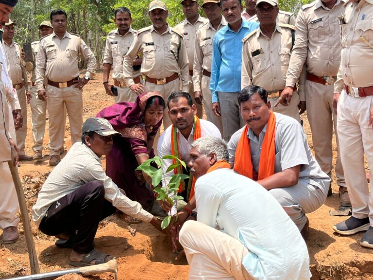 पण्डरिया में बीज बोआई प्रशिक्षण एवं एक पेड़ मॉ के नाम योजना के तहत्।