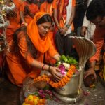 शिव भक्ति में लीन आस्था और विश्वास की 151 किलोमीटर कांवड़ यात्रा हुई पूरी, पंडरिया विधायक भावना बोहरा एवं कांवड़ यात्रियों ने भोरमदेव मंदिर में किया भोलेनाथ का जलाभिषेक, भगवामय हुआ जिला कबीरधाम।