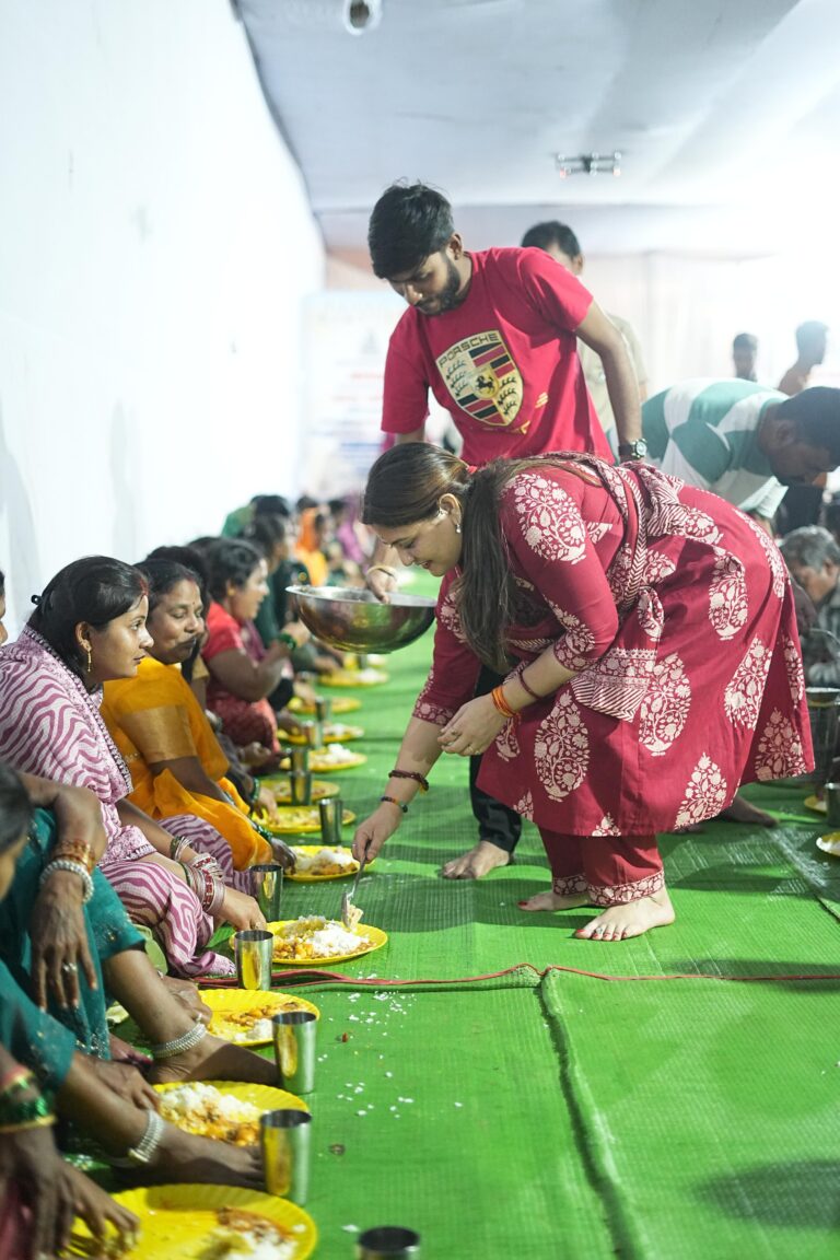 अमरकंटक में आस्था और विश्वास का विशाल संगम, विधायक भावना बोहरा द्वारा काँवड़ यात्रियों की सेवा के चौथे वर्ष 30000 से अधिक कांवड़ियों और शिवभक्तों के लिए की गई निःशुल्क भोजन एवं विश्राम की व्यवस्था।
