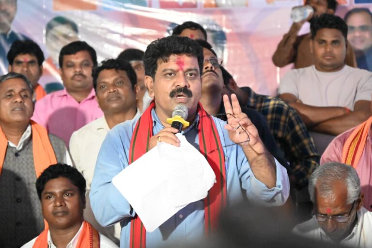 उपमुख्यमंत्री  विजय शर्मा ने ग्रामीणों की मांग पर विभन्न निर्माण कार्यो के लिए 01 करोड़ 23 लाख 50 हजार रूपए की घोषणा की