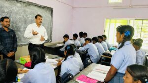 कलेक्टर श्री गोपाल वर्मा ने रेंगाखार हायर सेकेंडरी स्कूल का किया निरीक्षण